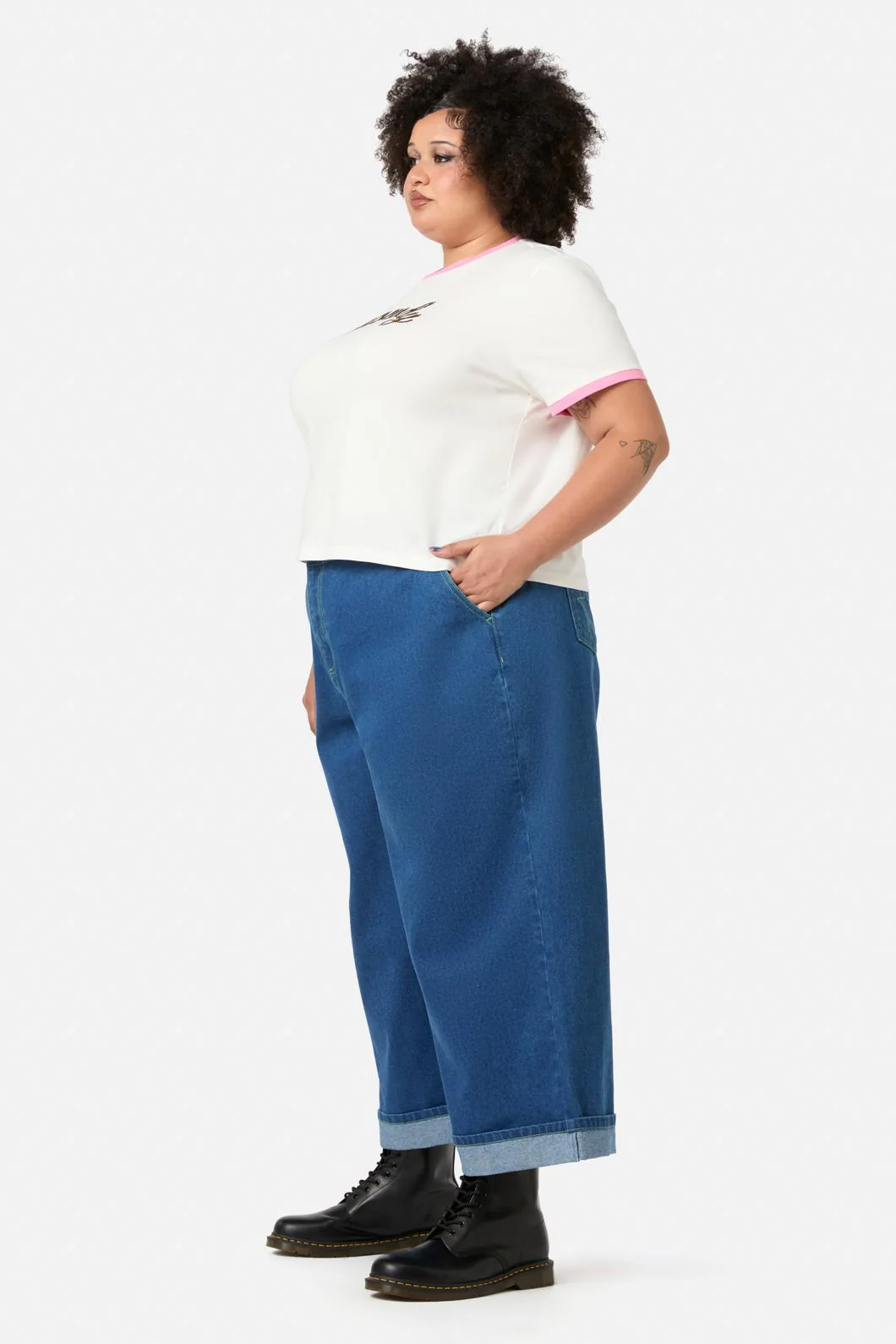 Curve Meowdy Embroidered Tee - Image 4