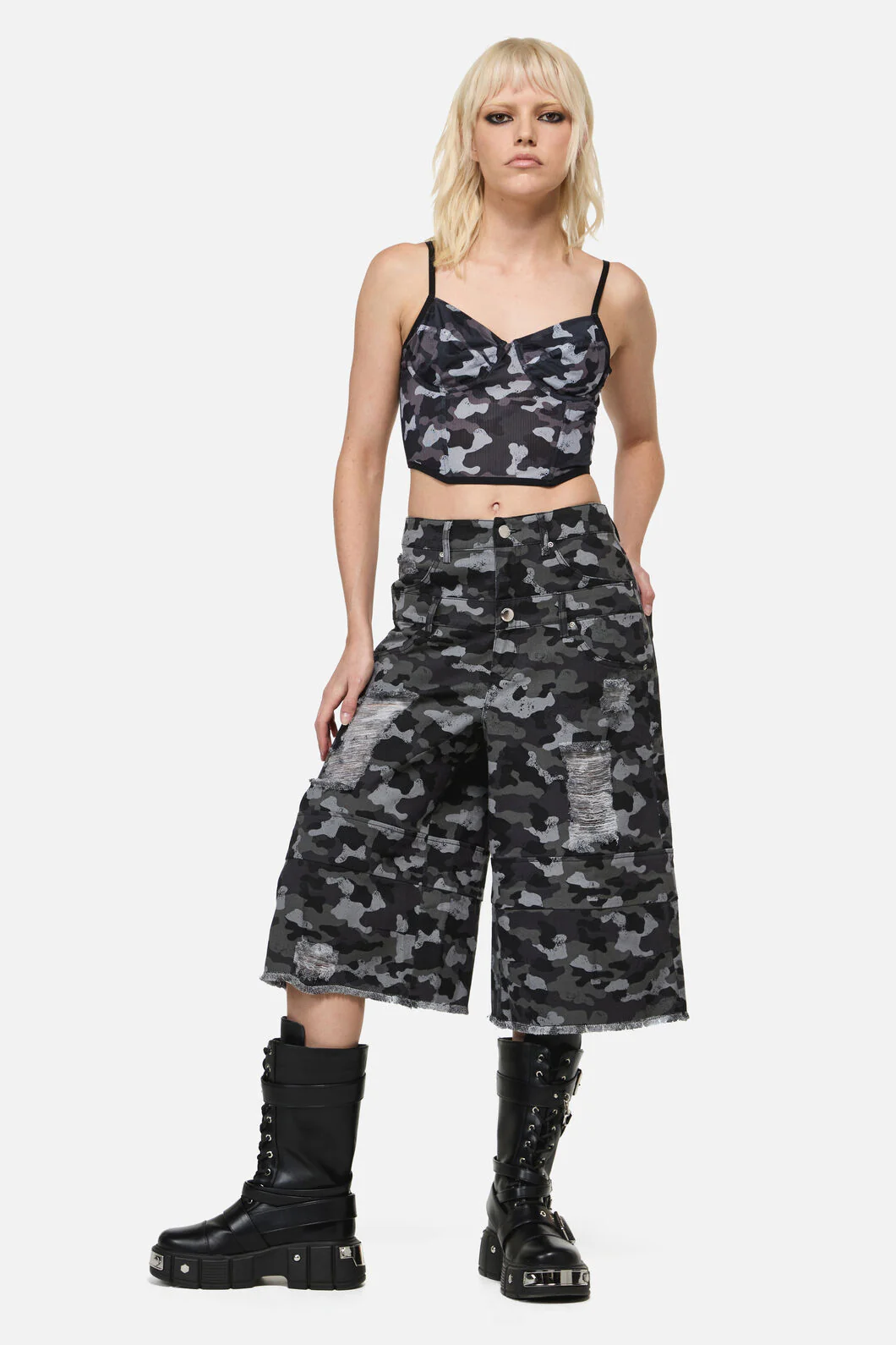 Disruptive Camp Distressed Jorts