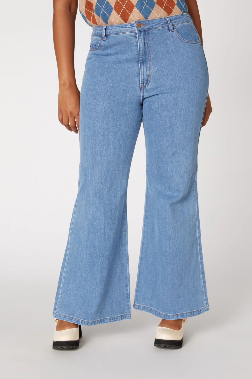Ines Flare Jean - Image 5