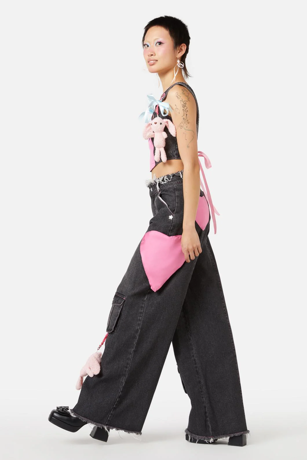 Like Its Magnetic Corset - Image 10