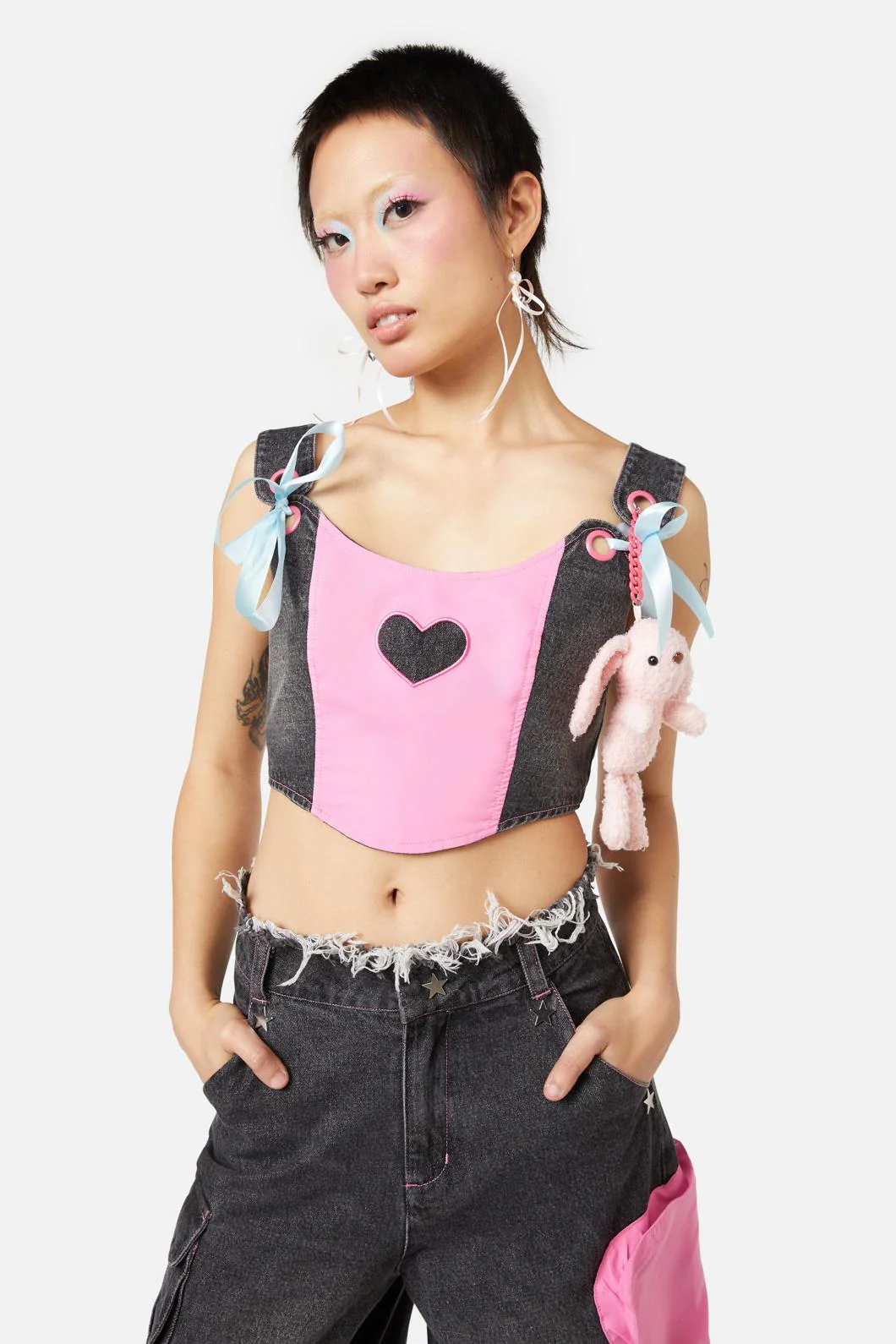 Like Its Magnetic Corset - Image 8