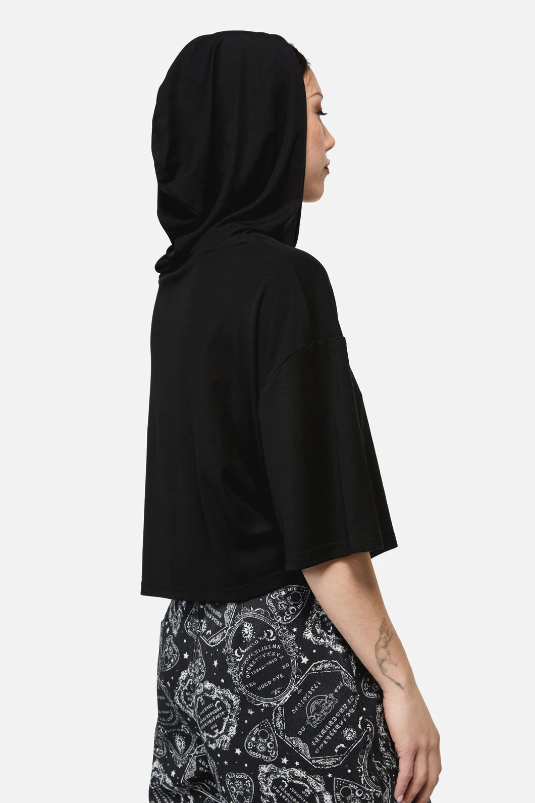 Séance Hooded Goth Print Tee - Image 7