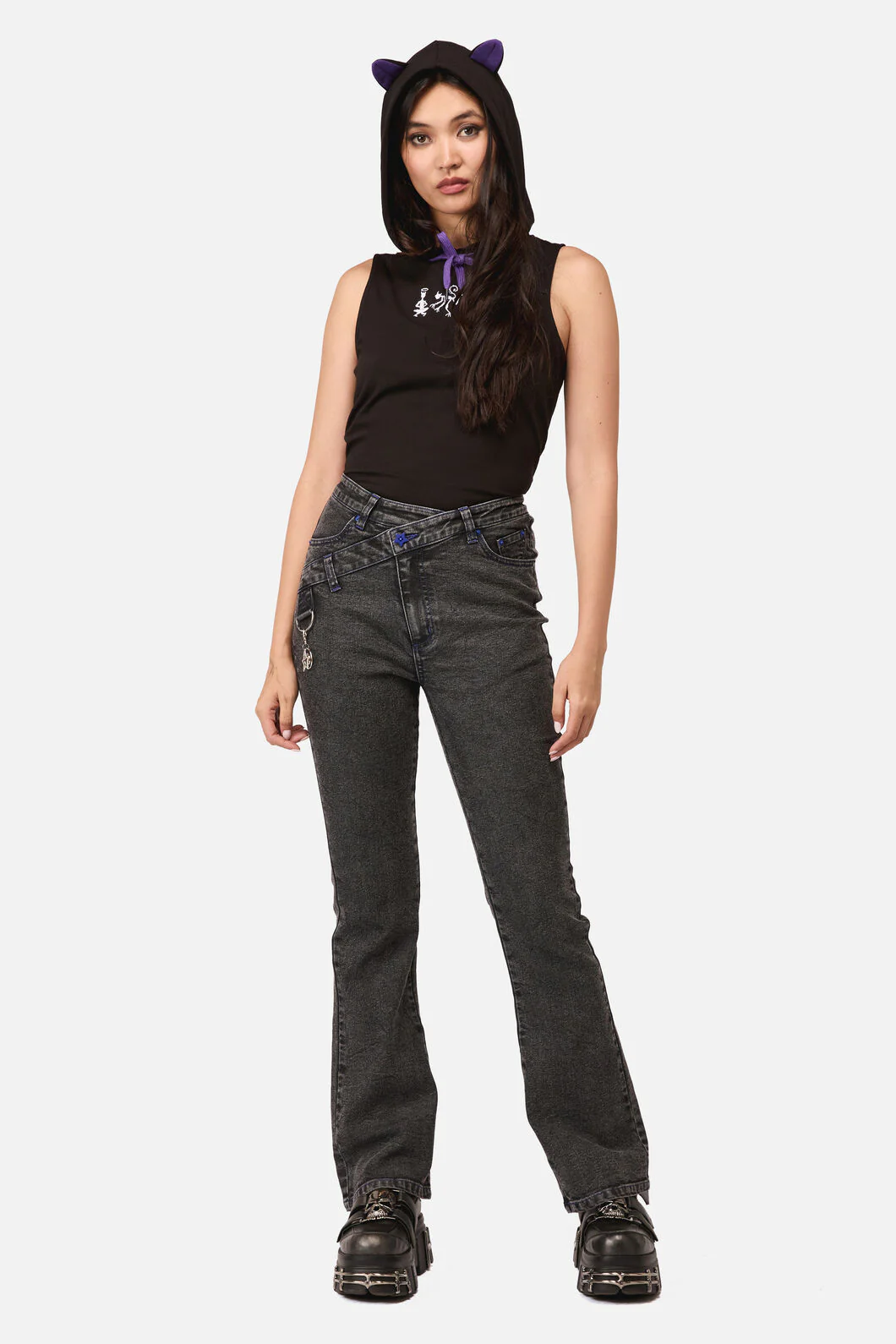 Whirl Denim V-Waist Charm Jean