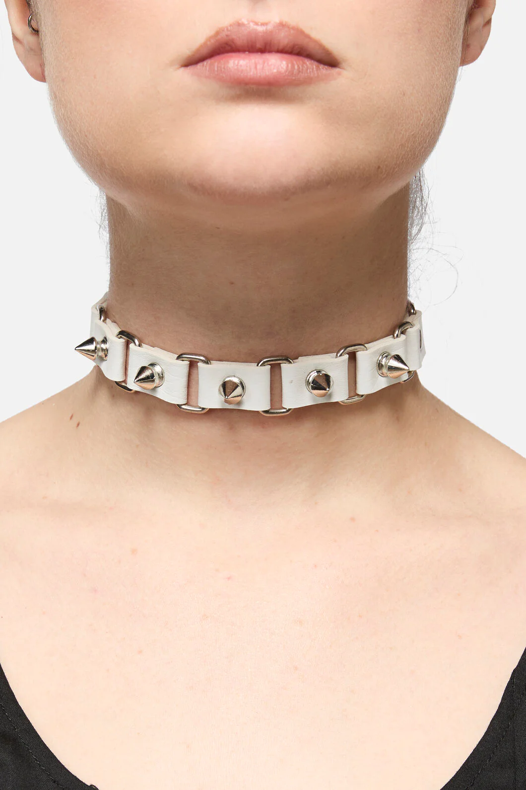 White Link Spike Choker - Image 2
